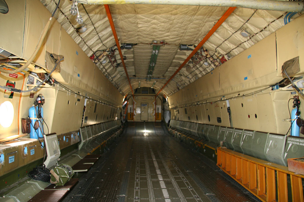 транспортный самолет Ильюшин Ил-76 ТФ